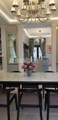 Chính chủ cho thuê Biệt Thự đơn lập VIP có hồ bơi giá 130 tr 