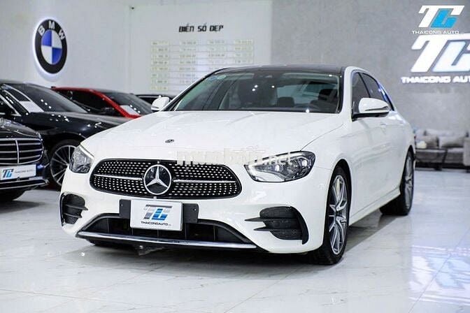 Mercedes E300 AMG model 2022 trắng nội thất đẹp
