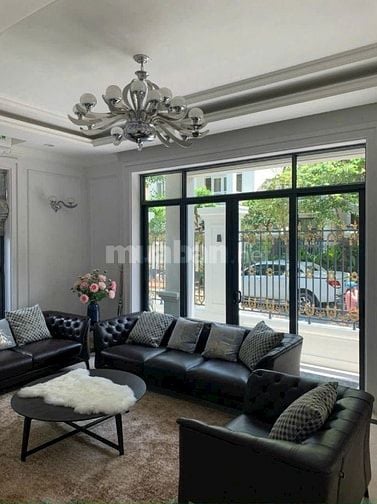 Chính chủ cho thuê Biệt Thự đơn lập VIP có hồ bơi giá 130 tr 