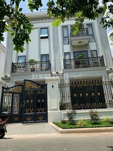Chính chủ cho thuê Biệt Thự đơn lập VIP có hồ bơi giá 130 tr 