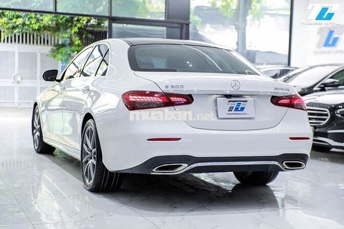 Mercedes E300 AMG model 2022 trắng nội thất đẹp