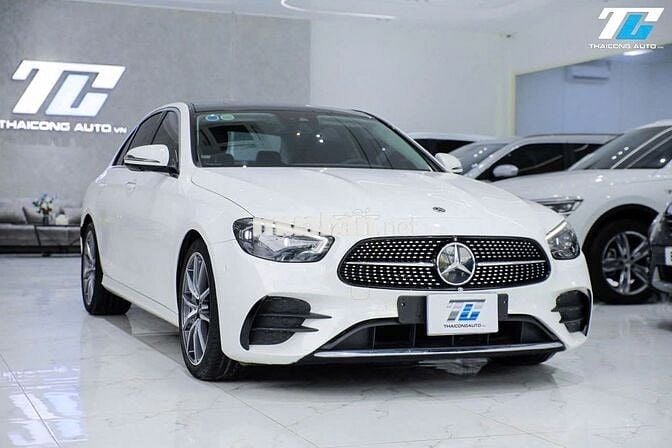 Mercedes E300 AMG model 2022 trắng nội thất đẹp