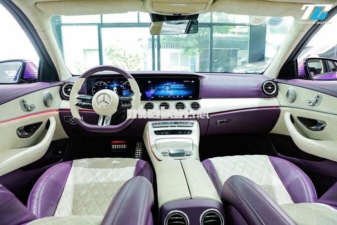 Mercedes E300 AMG model 2022 trắng nội thất đẹp