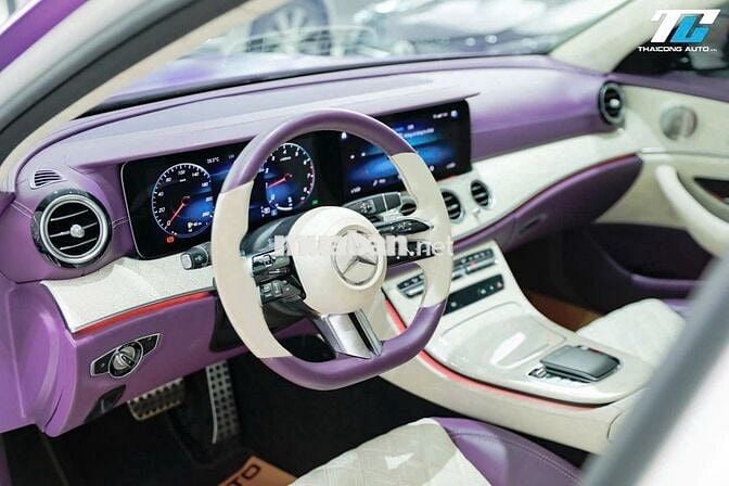 Mercedes E300 AMG model 2022 trắng nội thất đẹp