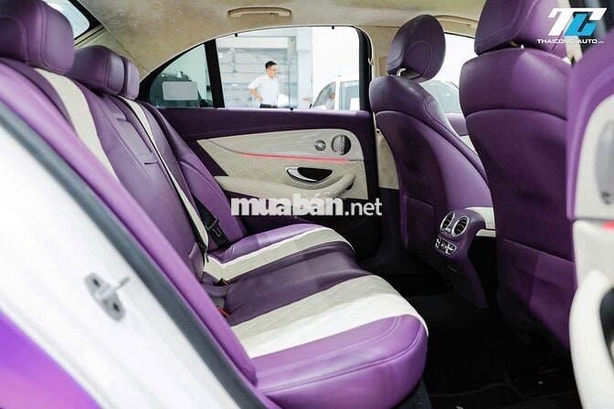 Mercedes E300 AMG model 2022 trắng nội thất đẹp