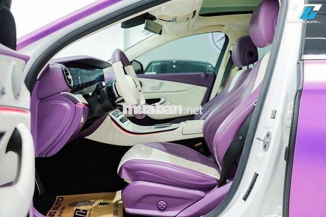 Mercedes E300 AMG model 2022 trắng nội thất đẹp