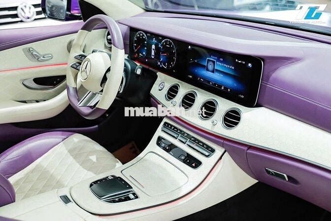 Mercedes E300 AMG model 2022 trắng nội thất đẹp