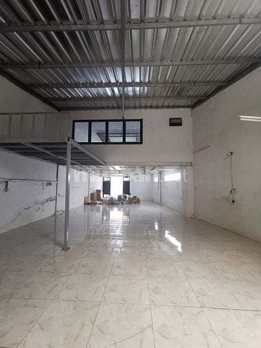 Cho thuê kho mặt đường 8m . DT 165m2 ( 4.5 x 30 , nở hậu 8m ) , 