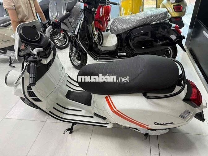 VESPA GTS 300 - 2025 mới lướt 1K có xe chạy liền