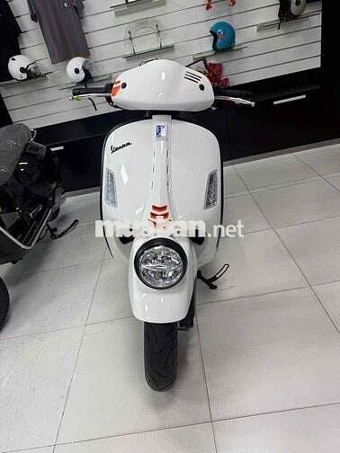 VESPA GTS 300 - 2025 mới lướt 1K có xe chạy liền