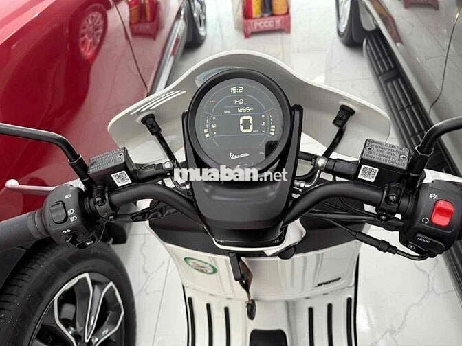 VESPA GTS 300 - 2025 mới lướt 1K có xe chạy liền