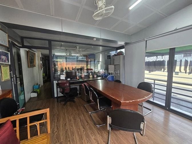 Bán Toà nhà Nguyễn Thái Học, văn phòng, kinh doanh thể thao đỉnh cao