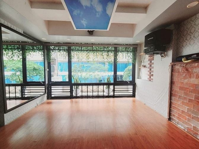 Bán Toà nhà Nguyễn Thái Học, văn phòng, kinh doanh thể thao đỉnh cao