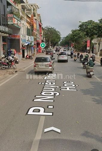 Bán Toà nhà Nguyễn Thái Học, văn phòng, kinh doanh thể thao đỉnh cao