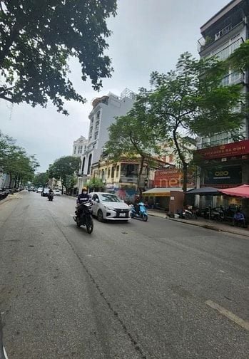 Bán Toà nhà Nguyễn Thái Học, văn phòng, kinh doanh thể thao đỉnh cao