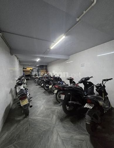 Bán Toà nhà Nguyễn Thái Học, văn phòng, kinh doanh thể thao đỉnh cao