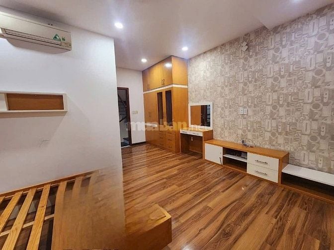 6,25tỷ Nhà 2 lầu đúc 4pn hẻm ba gác quay đầu Sổ hồng riêng P2Q8