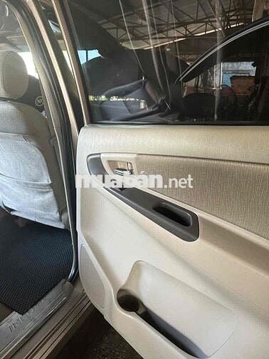 Toyota Innova 2014 2.0E - 92000 km