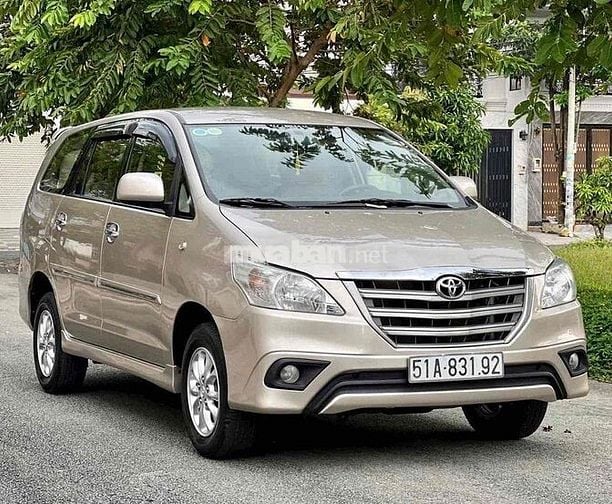 Toyota Innova 2014 2.0E - 92000 km