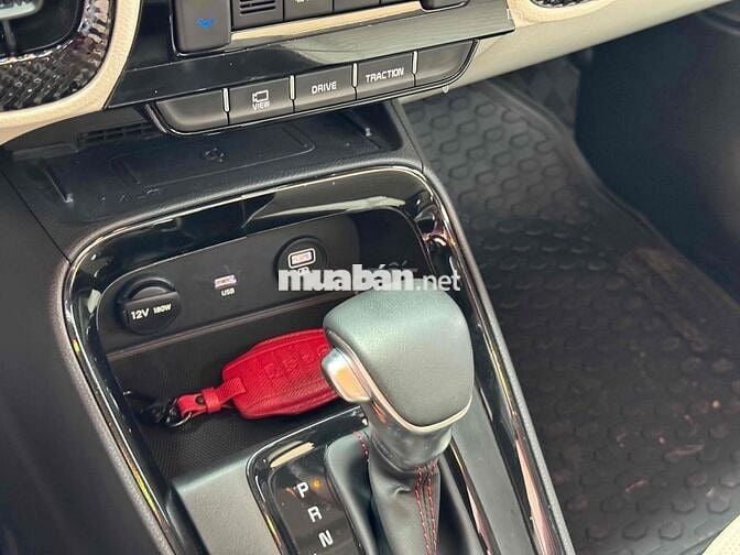 Kia Sonet 2024 Premium 1.5 AT - 16900 km