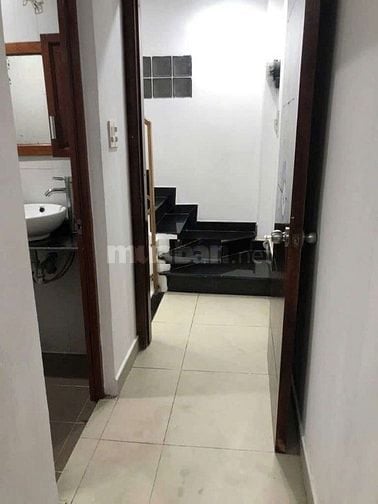 Cho thuê nhà hẻm 4m(XH) Trần Bình Trọng, P.1, Q.5 giá 17tr