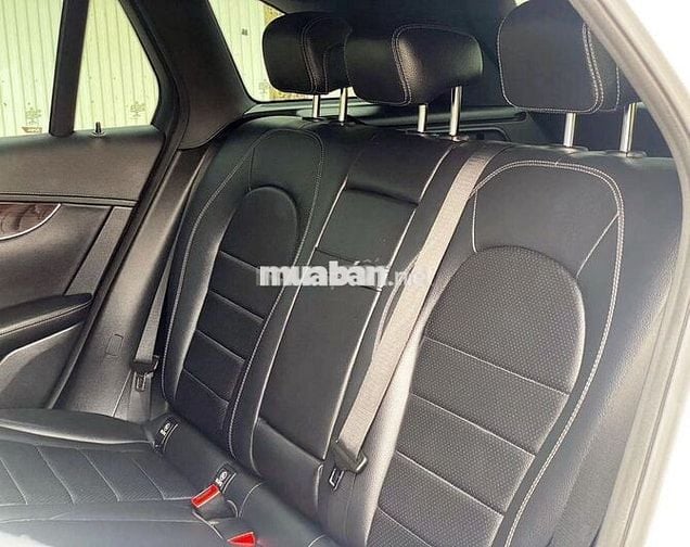 Bán Mercedes GLC200 đời 2018 trắng đẹp