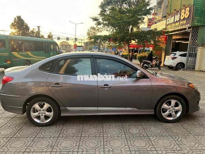 Hyundai Avante 2014 1.6 AT - 100000 km