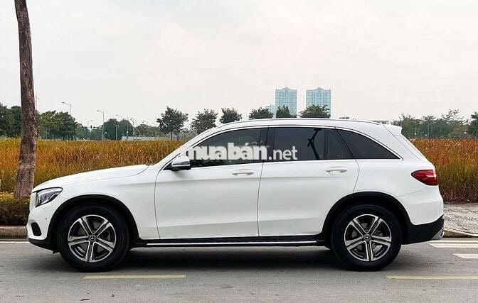 Bán Mercedes GLC200 đời 2018 trắng đẹp