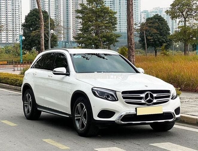 Bán Mercedes GLC200 đời 2018 trắng đẹp