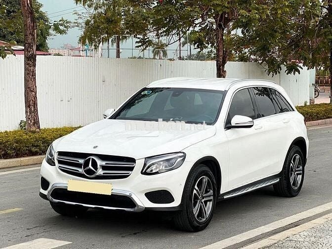 Bán Mercedes GLC200 đời 2018 trắng đẹp