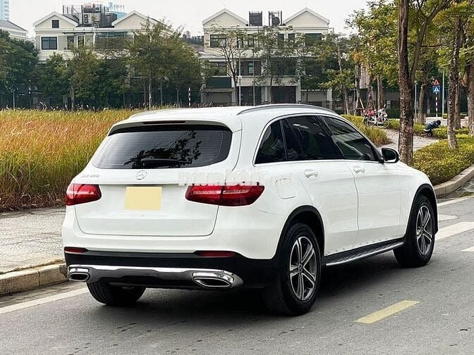 Bán Mercedes GLC200 đời 2018 trắng đẹp