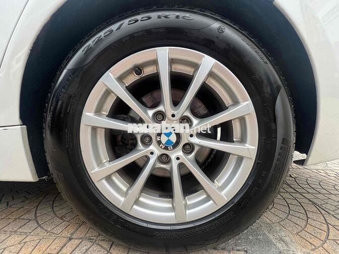 BMW 3 Series 2014 320i - 130000 km