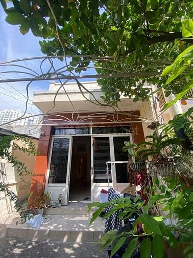 Nhà Cấp 4 sân vườn gần Hoàng Anh Gold House, DT 5x20m