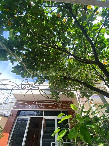 Nhà Cấp 4 sân vườn gần Hoàng Anh Gold House, DT 5x20m