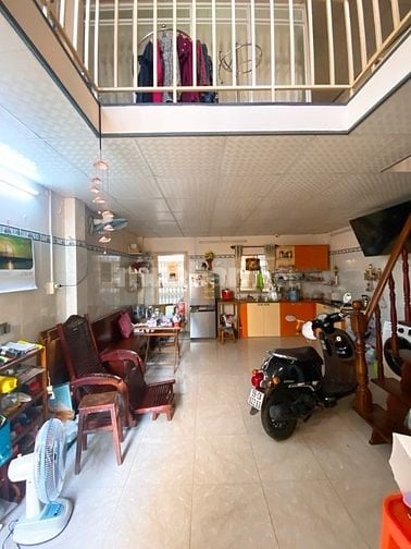 Nhà Cấp 4 sân vườn gần Hoàng Anh Gold House, DT 5x20m