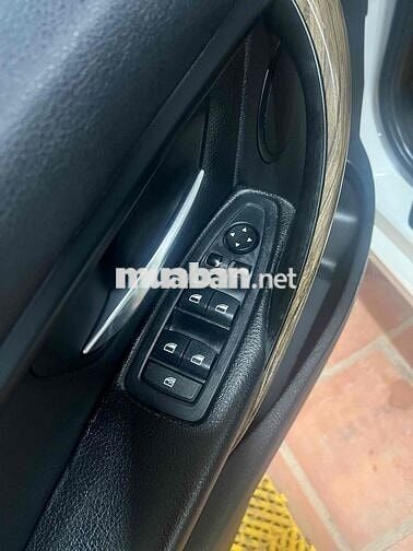 BMW 3 Series 2014 320i - 130000 km
