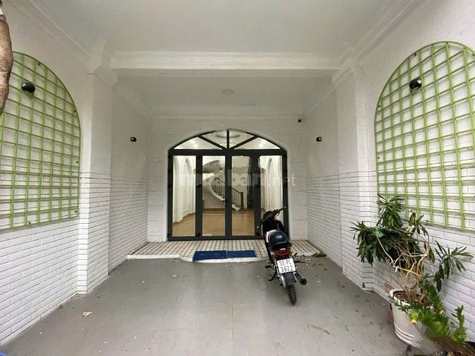 Cho thuê nhà mặt tiền Tân Sơn, P.15, Q.Tân Bình giá 28tr