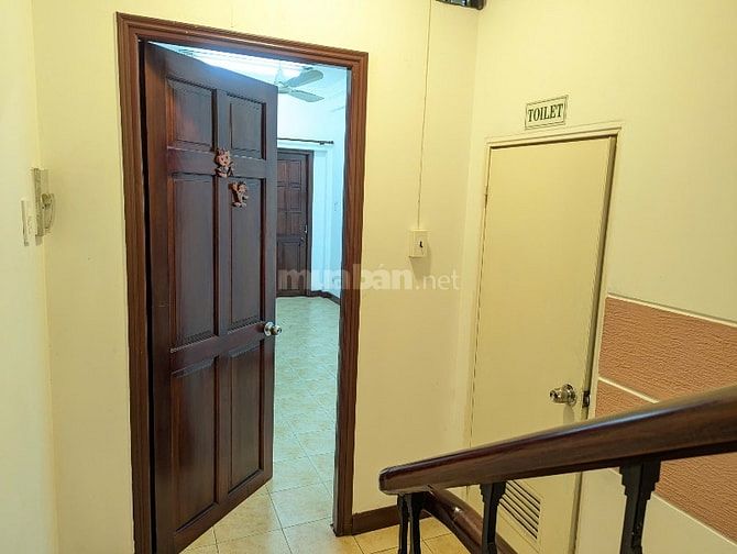Cho thuê nhà hẻm xe hơi đường Đặng Văn Ngữ, Phường Phú Nhuận, HCM