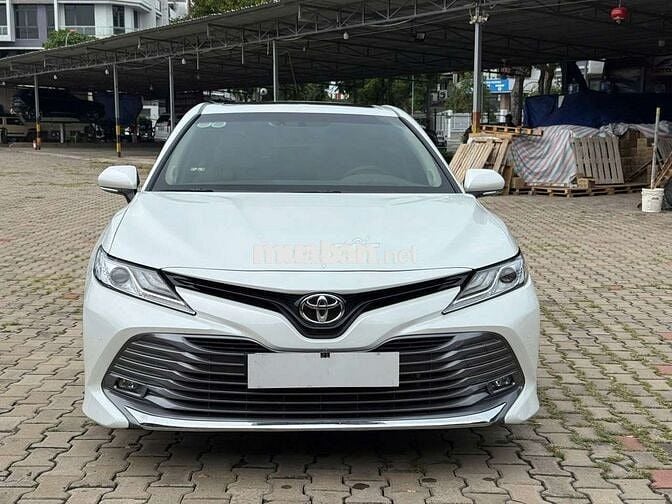Toyota camry 2.5Q 11000 km