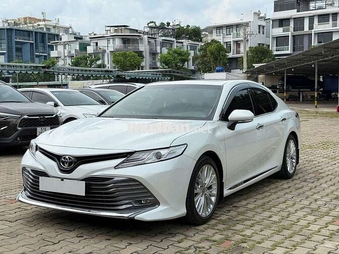 Toyota camry 2.5Q 11000 km