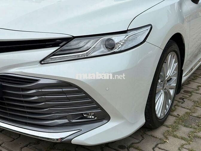 Toyota camry 2.5Q 11000 km