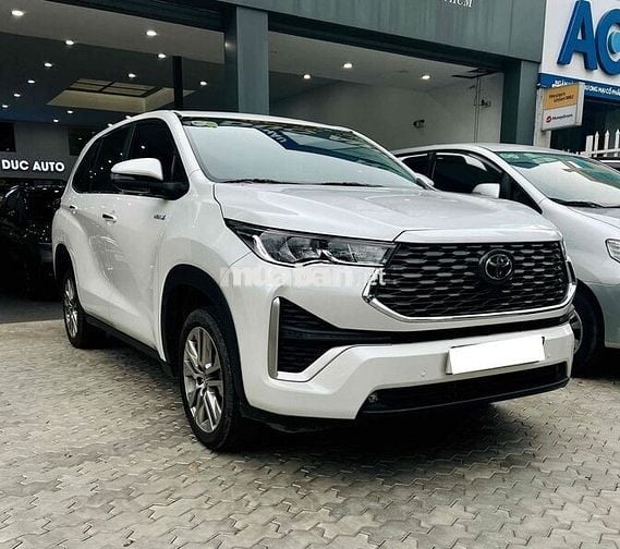 Toyota Innova 2024 Cross HEV 2.0 CVT - 2000 km