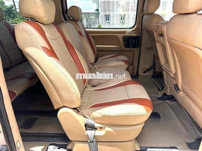 Hyundai Grand Starex 2011 2.5 MT - 180000 km