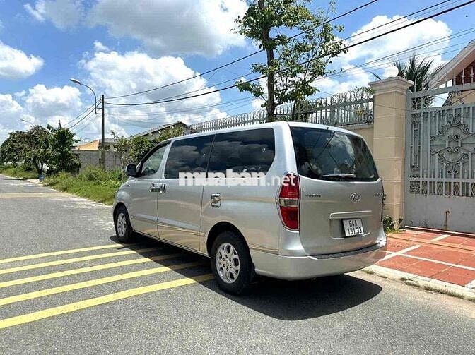 Hyundai Grand Starex 2011 2.5 MT - 180000 km