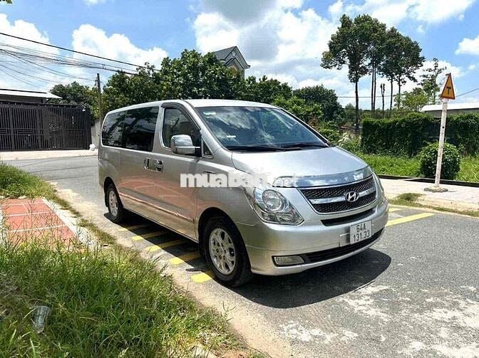 Hyundai Grand Starex 2011 2.5 MT - 180000 km