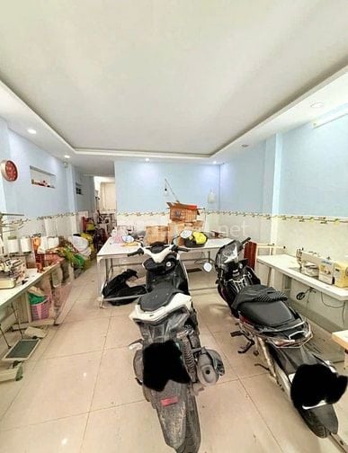 Nhà Đẹp Góc 2MT HXH Lạc Long Quân, 46m2, 4PN, 2WC, 5tỷ
