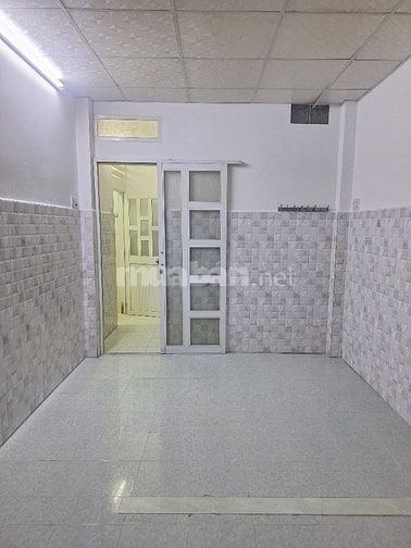 CHO THUÊ NHÀ GẦN CHỢ HÒA BÌNH, Q5 - DT 3m x 7m, nở hậu 4.7m