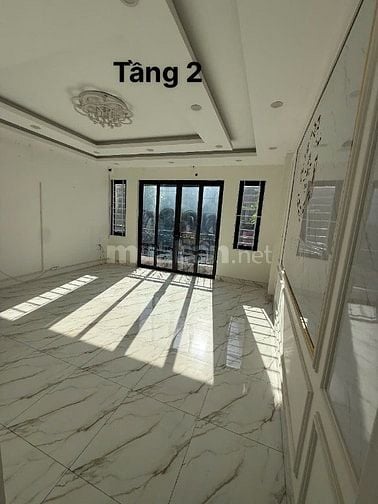 Cho thuê nhà mặt phố Trương Định: 80m2, 5 tầng, thang máy, nhà mới