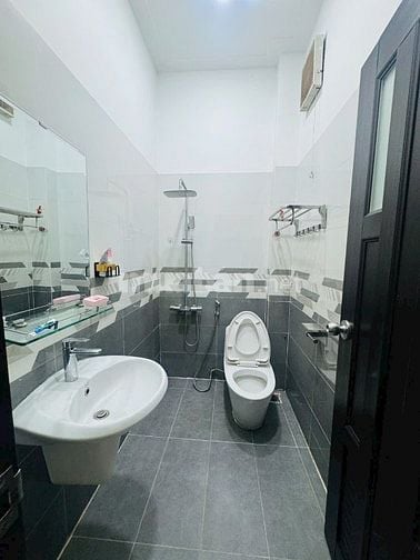 Nhà DT:3,5x20m Cao cấp xe hơi để trong nhà hẻm 5m Nguyễn Tư Giản, P12