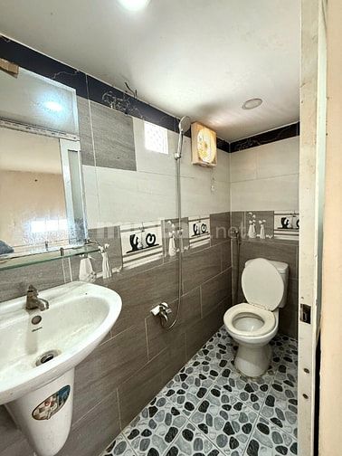 Nhà 1 Trệt 1 lầu 2PN hẻm 1358 Quang Trung